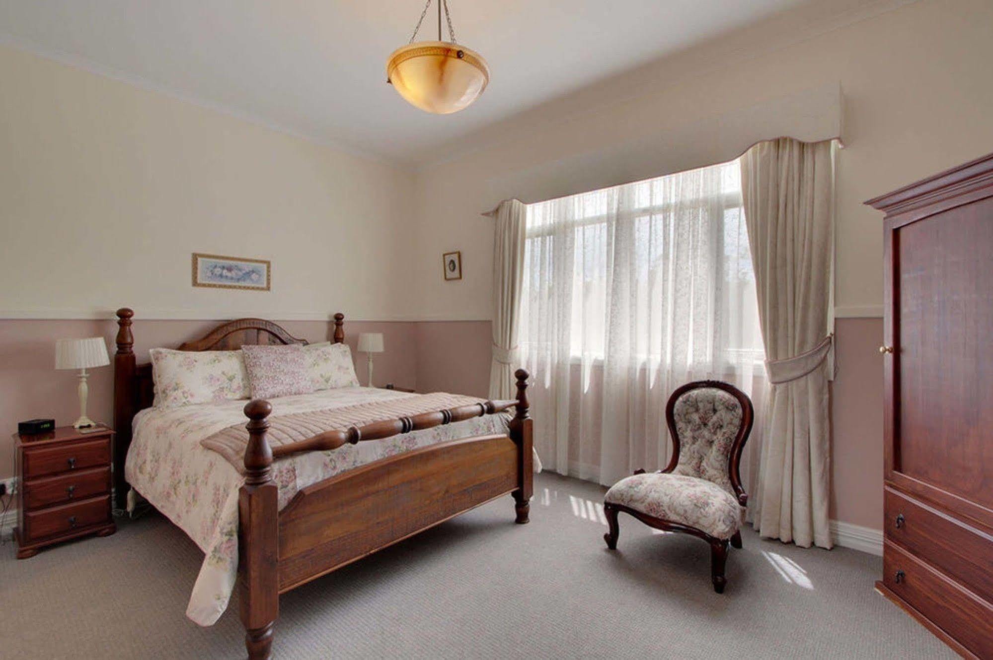 Bed and Breakfast Walton House Гьюонвілл Екстер'єр фото